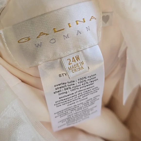 Galina Elegant Lace Off-Shoulder Wedding Dress Size 24W - Picture 12 of 13